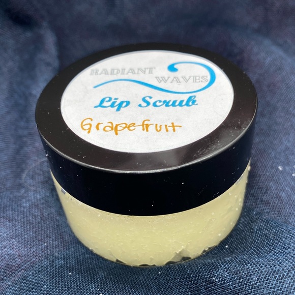 Handcrafted grapefruit scented 1oz lip scrub by Radiant Waves - Picture 2 of 3